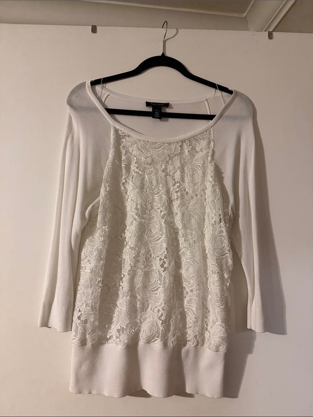 Gorgeous WHBM White Lace Front Women's Top - Scoop Neck light sweater